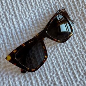 tortoise cat eye sunglasses *NEVER WORN*